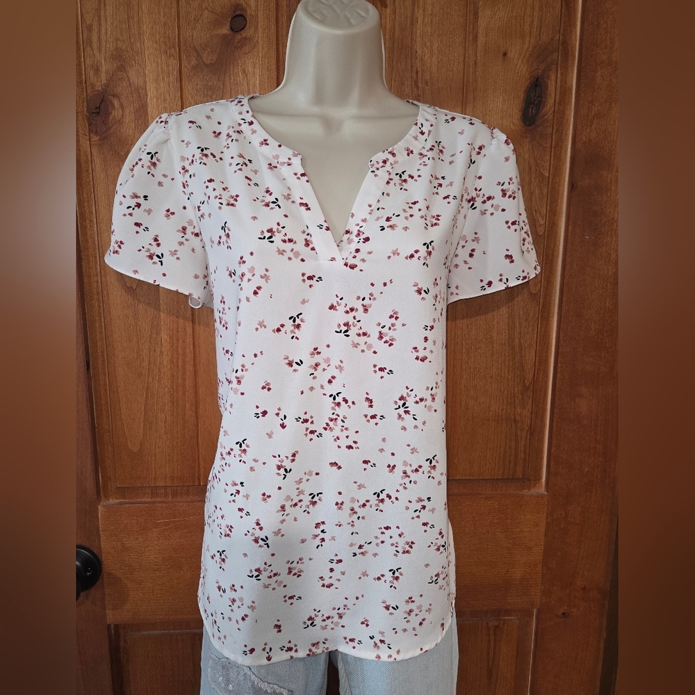 Hilary Radley White‎ Floral Blouse